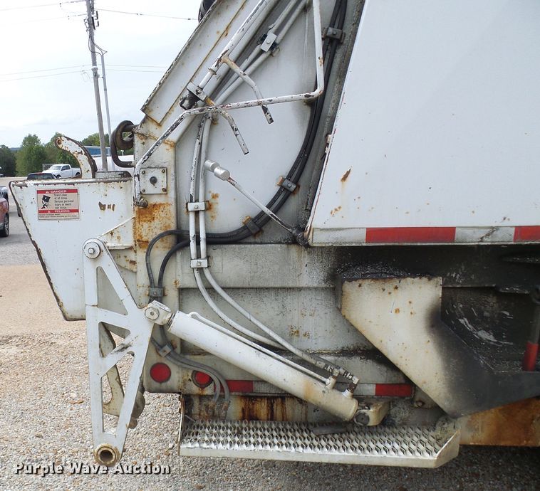 image for item EP9916 2002 International 4900  refuse truck