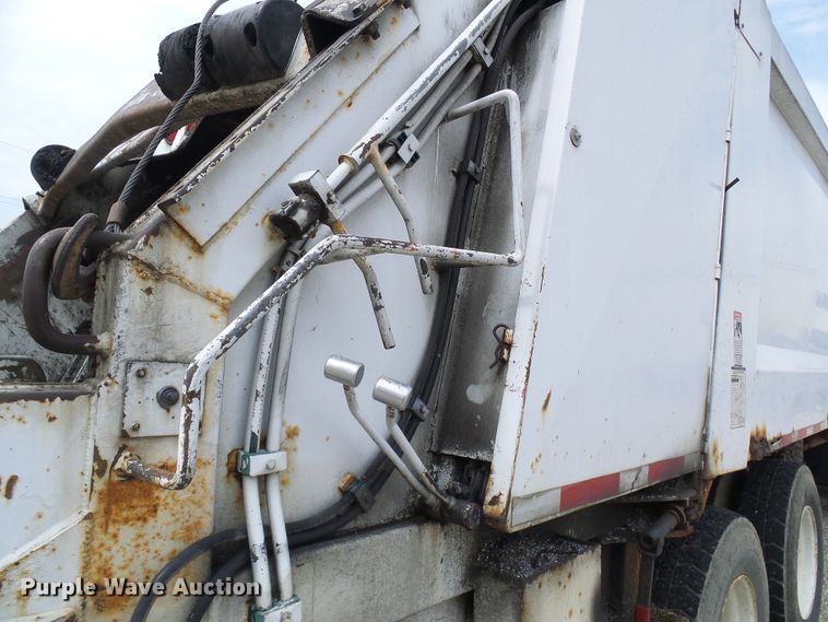 image for item EP9916 2002 International 4900  refuse truck