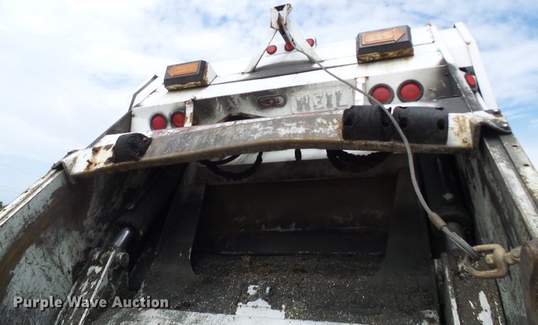 image for item EP9916 2002 International 4900  refuse truck