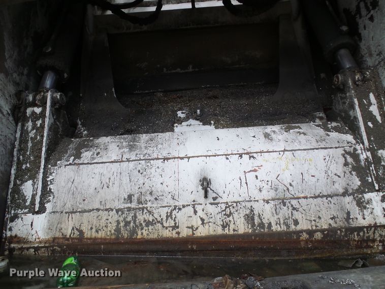 image for item EP9916 2002 International 4900  refuse truck