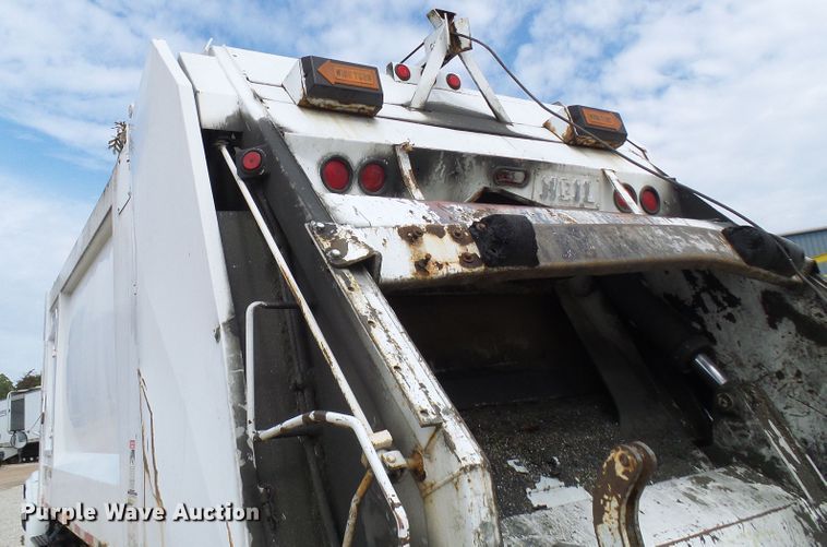 image for item EP9916 2002 International 4900  refuse truck