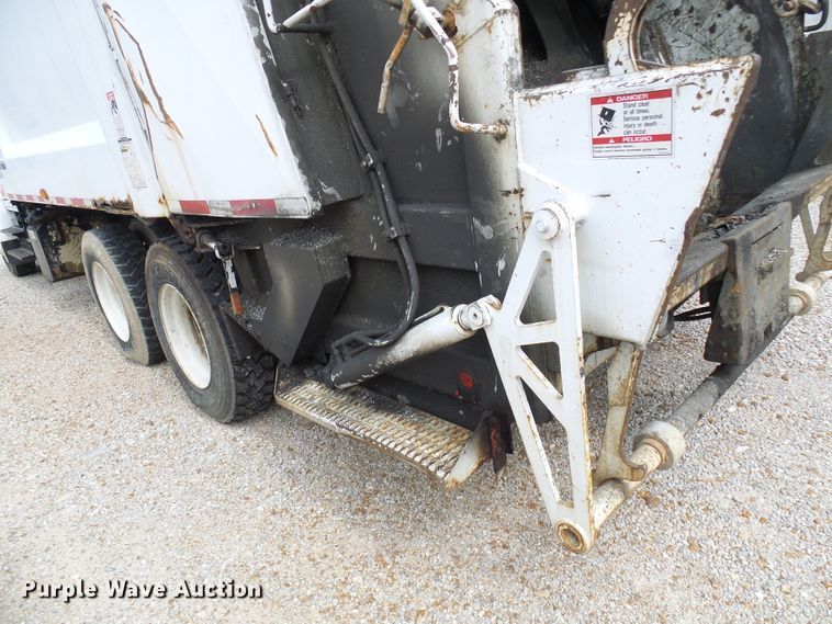 image for item EP9916 2002 International 4900  refuse truck