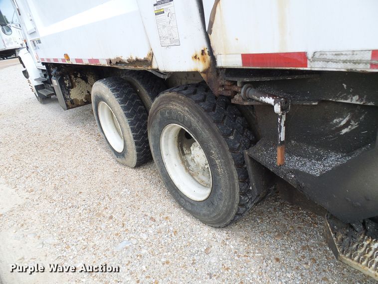 image for item EP9916 2002 International 4900  refuse truck