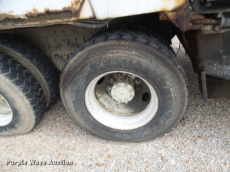 image for item EP9916 2002 International 4900  refuse truck