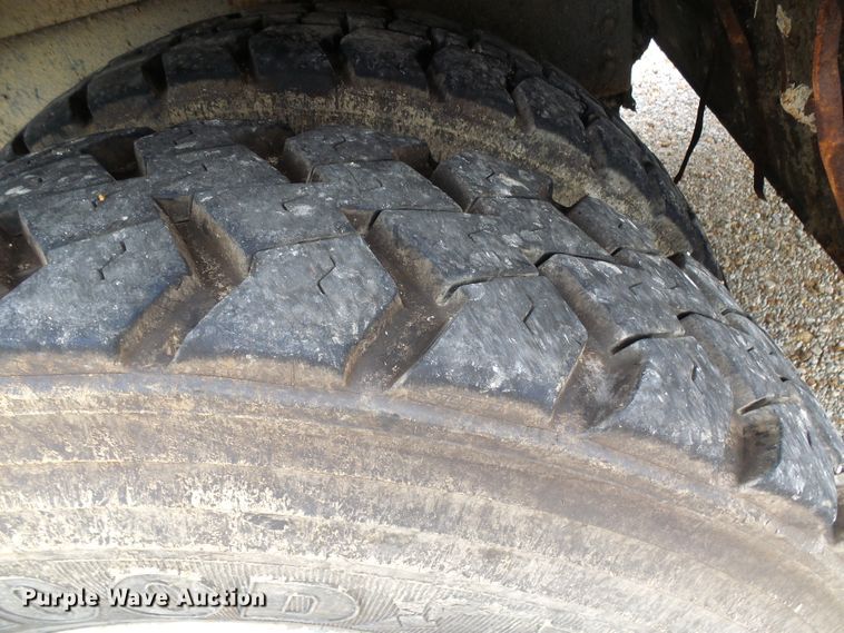 image for item EP9916 2002 International 4900  refuse truck