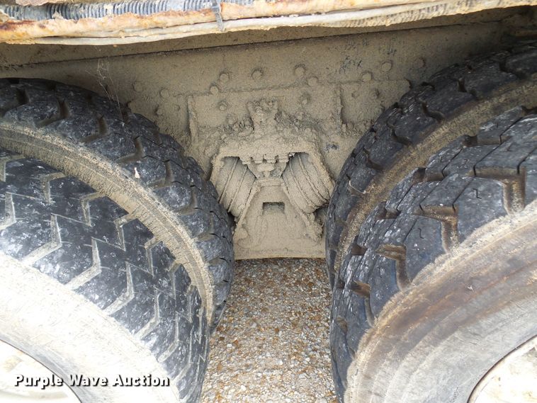 image for item EP9916 2002 International 4900  refuse truck