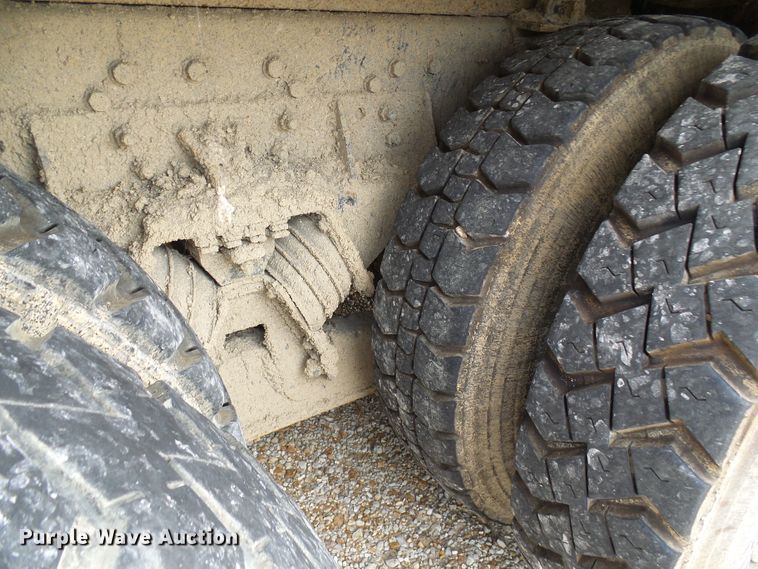 image for item EP9916 2002 International 4900  refuse truck