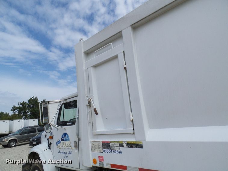 image for item EP9916 2002 International 4900  refuse truck