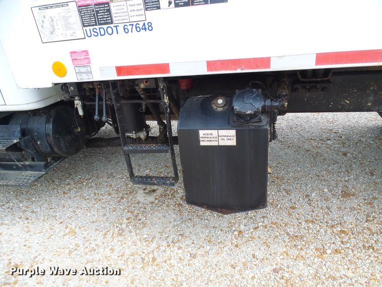 image for item EP9916 2002 International 4900  refuse truck