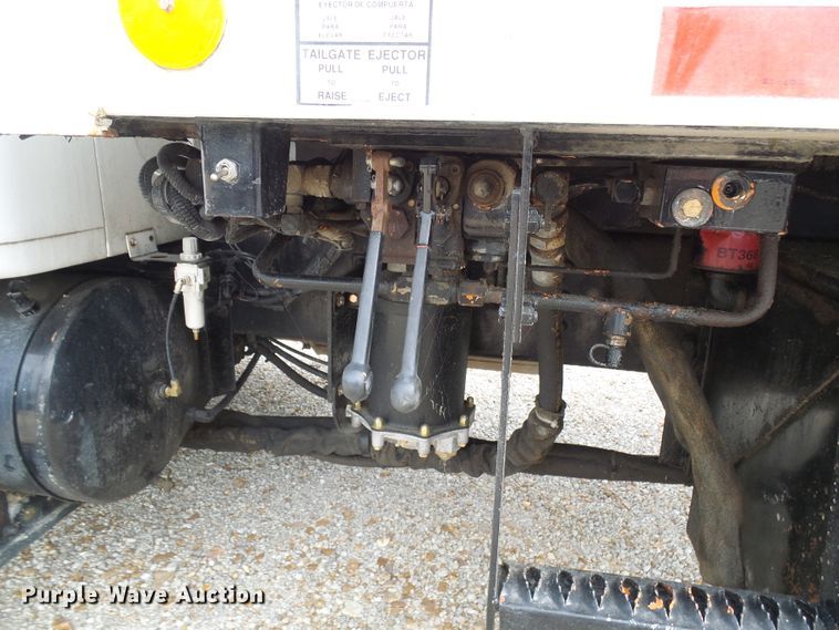 image for item EP9916 2002 International 4900  refuse truck