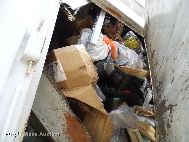 image for item EP9916 2002 International 4900  refuse truck