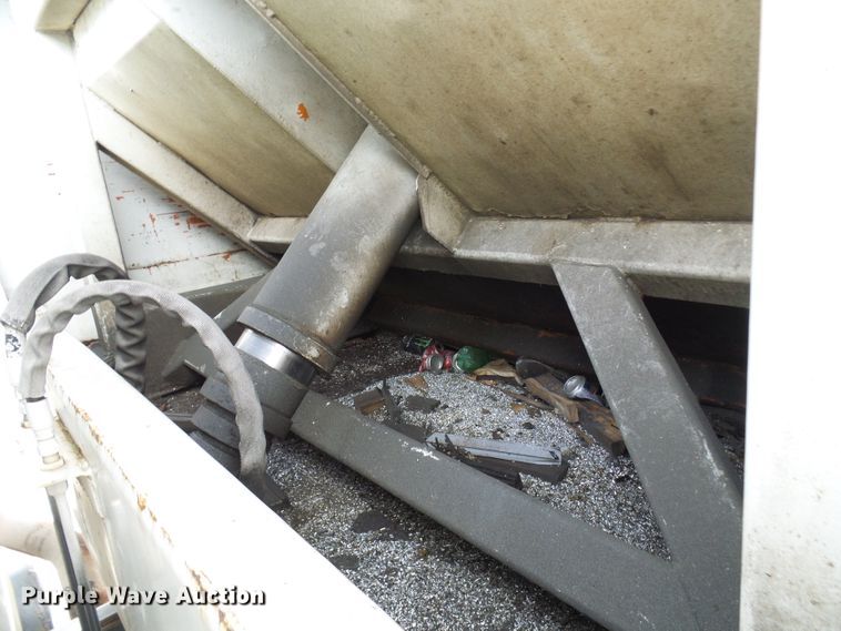 image for item EP9916 2002 International 4900  refuse truck