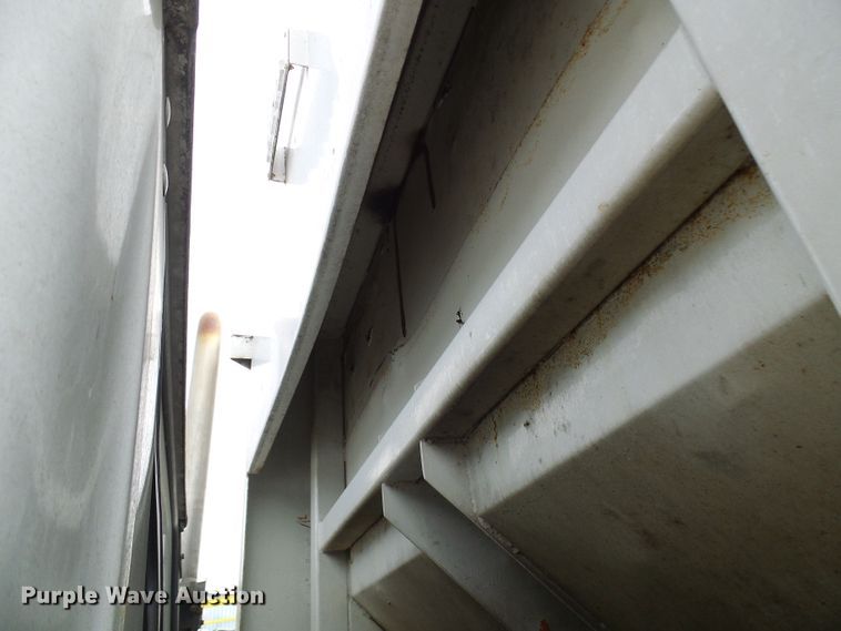 image for item EP9916 2002 International 4900  refuse truck