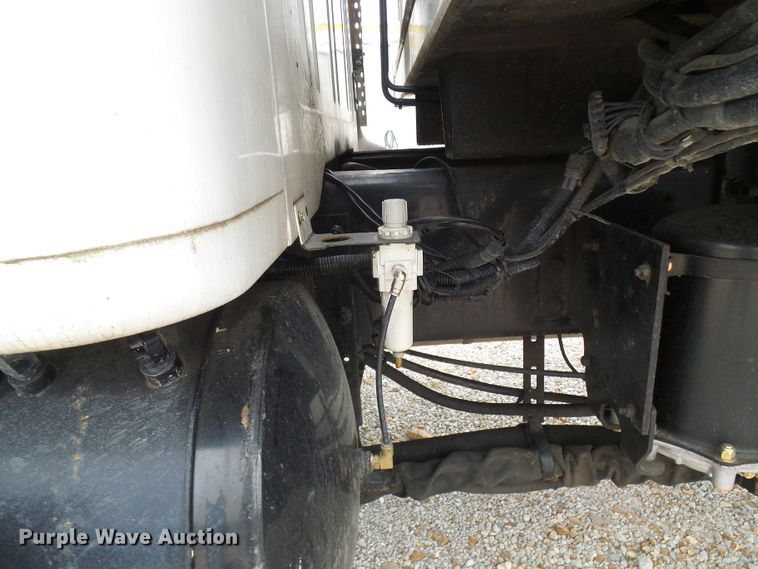 image for item EP9916 2002 International 4900  refuse truck