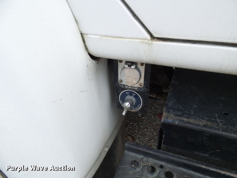 image for item EP9916 2002 International 4900  refuse truck