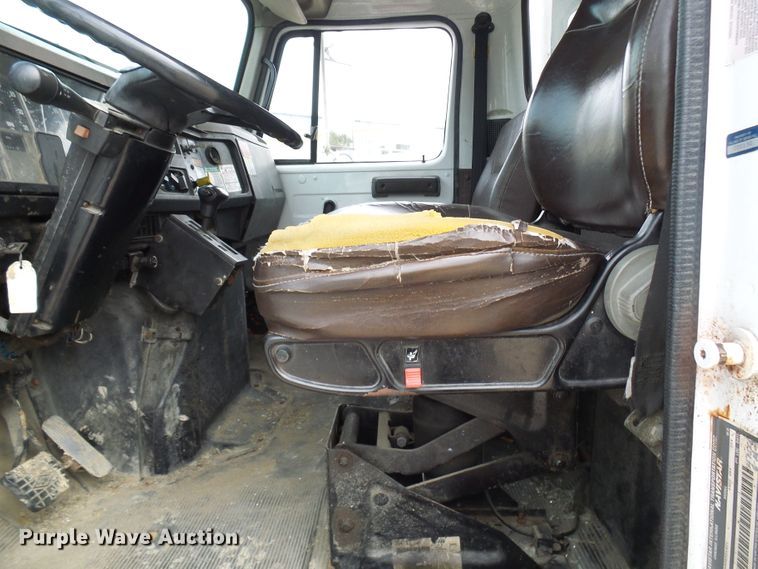 image for item EP9916 2002 International 4900  refuse truck