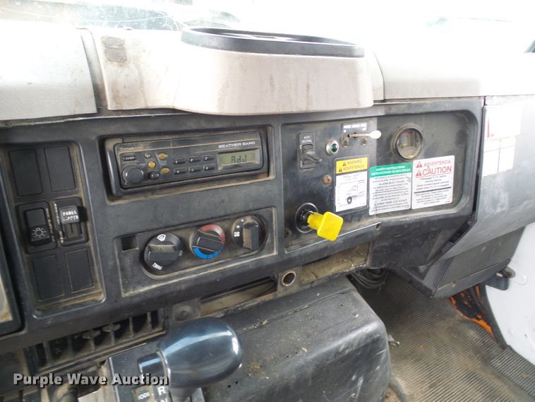 image for item EP9916 2002 International 4900  refuse truck