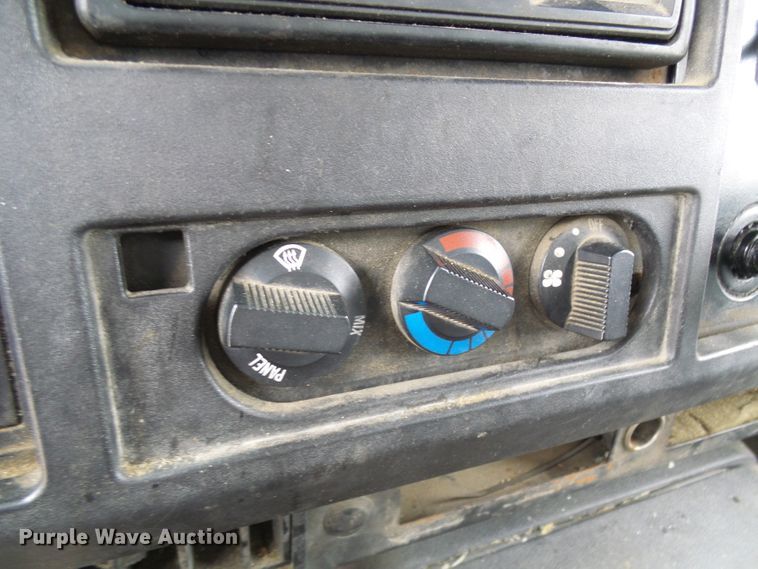 image for item EP9916 2002 International 4900  refuse truck