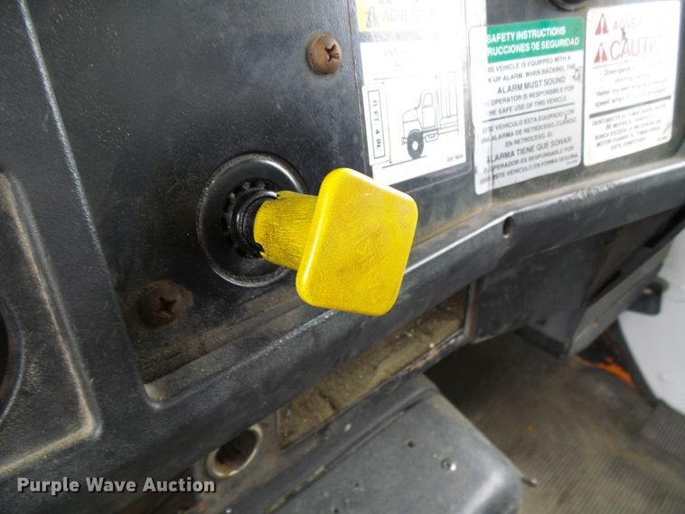 image for item EP9916 2002 International 4900  refuse truck