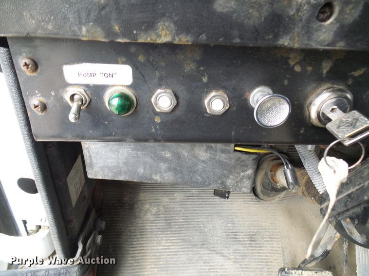 image for item EP9916 2002 International 4900  refuse truck