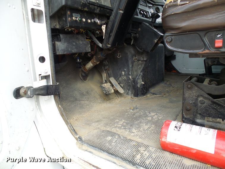 image for item EP9916 2002 International 4900  refuse truck