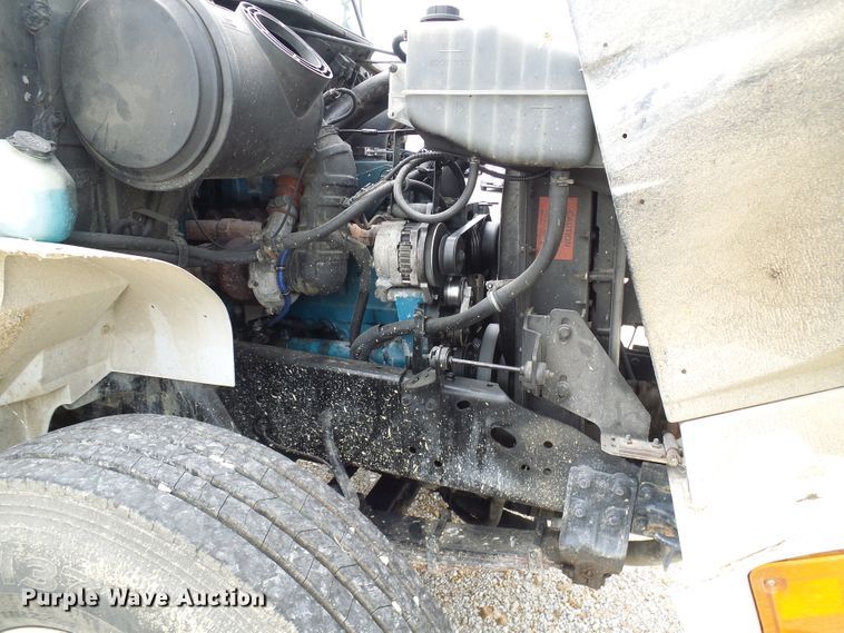 image for item EP9916 2002 International 4900  refuse truck