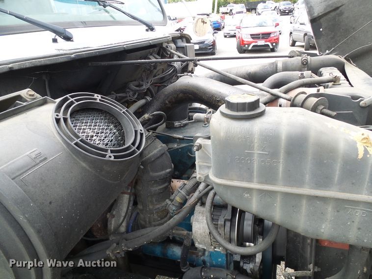 image for item EP9916 2002 International 4900  refuse truck