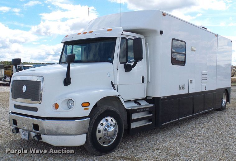 image for item EP9927 2000 Freightliner FL112  RV