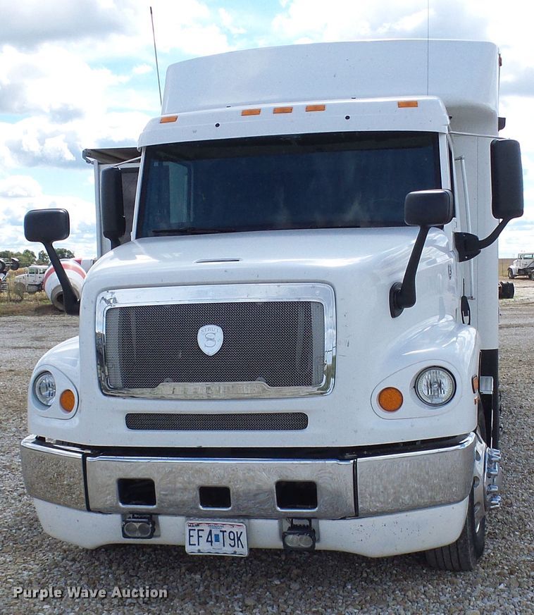 image for item EP9927 2000 Freightliner FL112  RV
