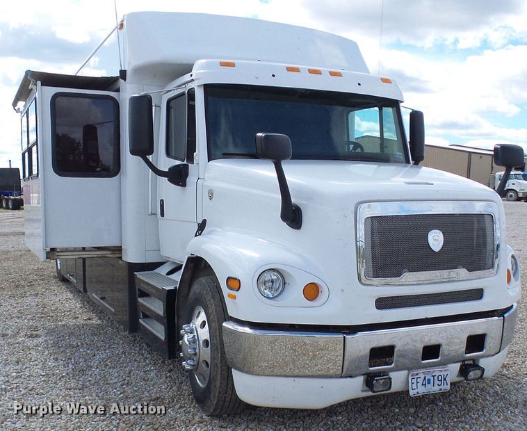 image for item EP9927 2000 Freightliner FL112  RV