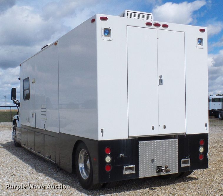 image for item EP9927 2000 Freightliner FL112  RV