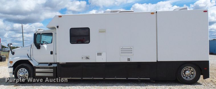 image for item EP9927 2000 Freightliner FL112  RV