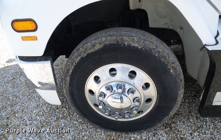 image for item EP9927 2000 Freightliner FL112  RV