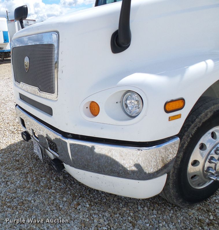 image for item EP9927 2000 Freightliner FL112  RV