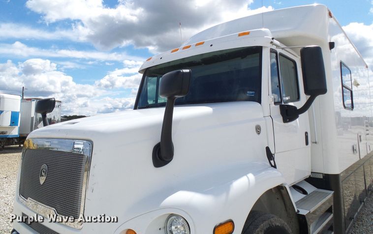 image for item EP9927 2000 Freightliner FL112  RV