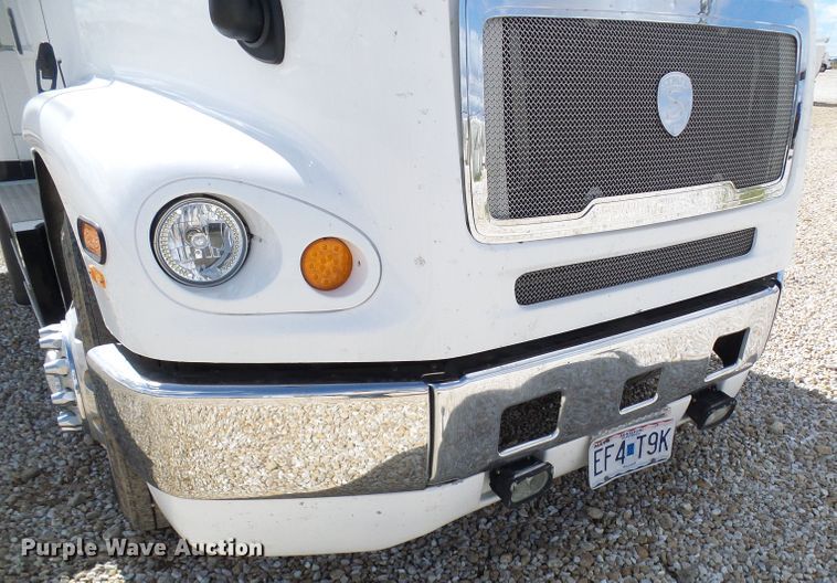 image for item EP9927 2000 Freightliner FL112  RV