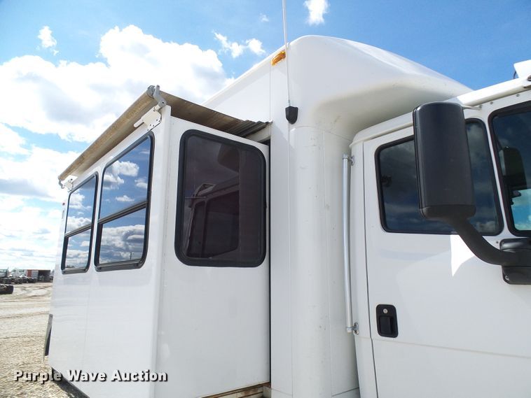 image for item EP9927 2000 Freightliner FL112  RV