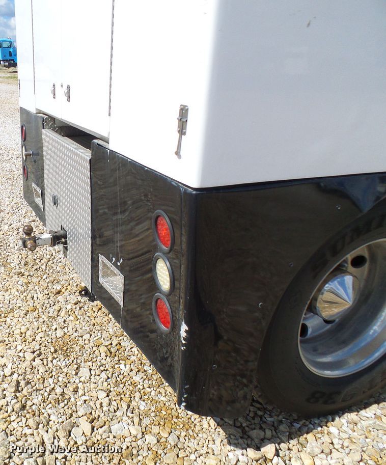 image for item EP9927 2000 Freightliner FL112  RV