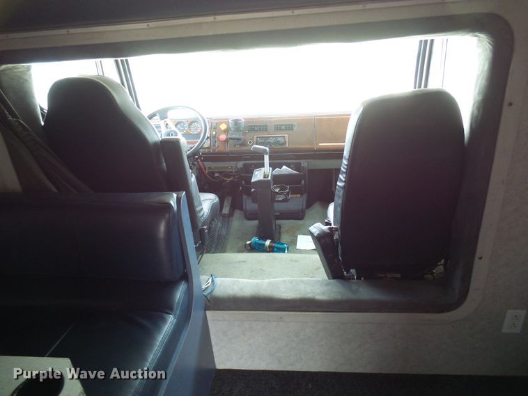 image for item EP9927 2000 Freightliner FL112  RV