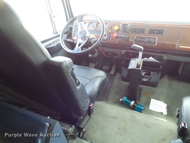 image for item EP9927 2000 Freightliner FL112  RV