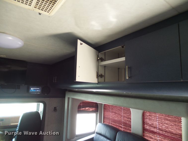 image for item EP9927 2000 Freightliner FL112  RV