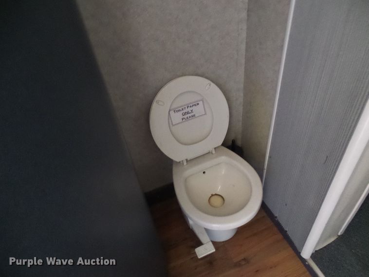 image for item EP9927 2000 Freightliner FL112  RV