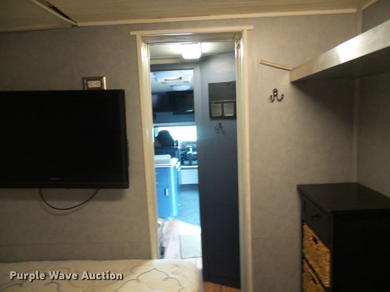 image for item EP9927 2000 Freightliner FL112  RV