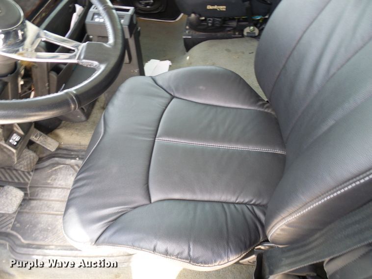 image for item EP9927 2000 Freightliner FL112  RV