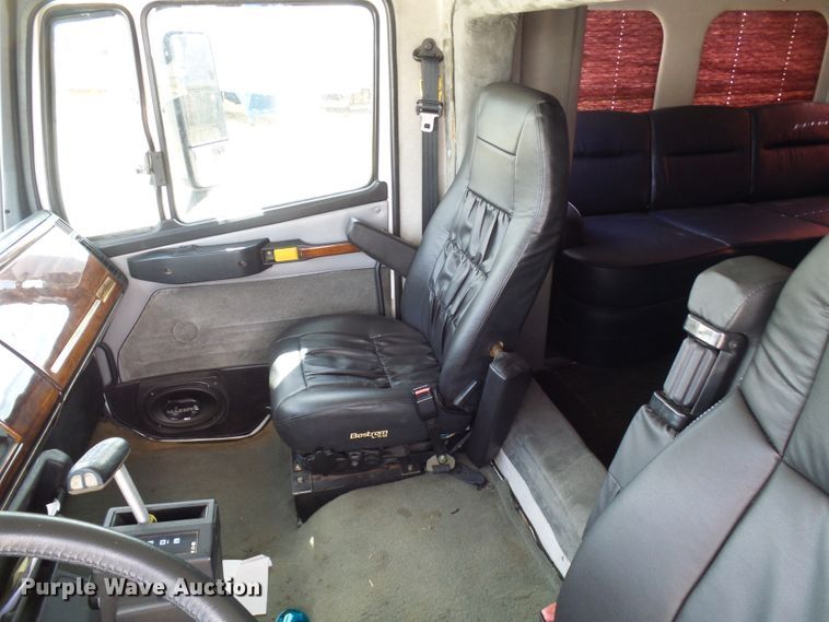 image for item EP9927 2000 Freightliner FL112  RV