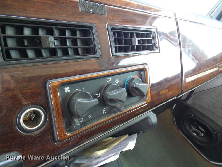 image for item EP9927 2000 Freightliner FL112  RV