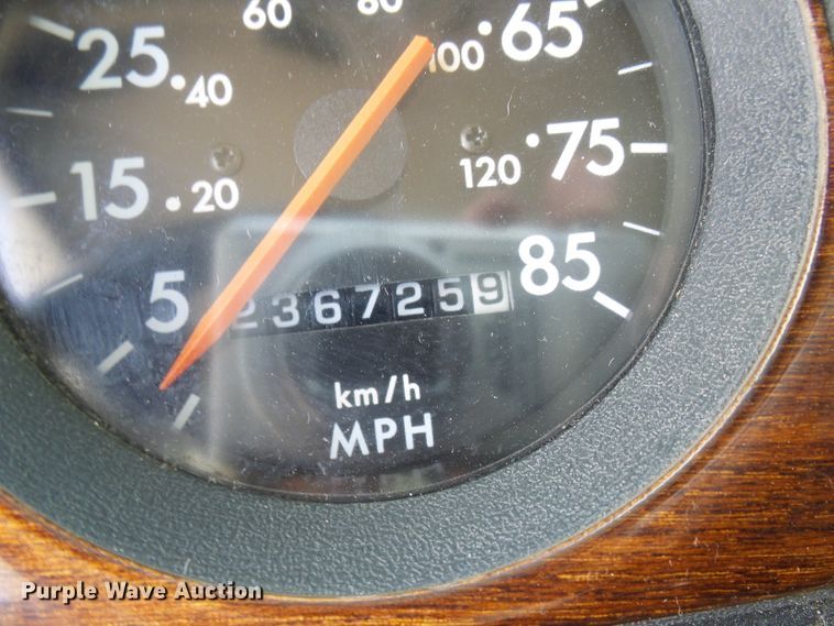 image for item EP9927 2000 Freightliner FL112  RV