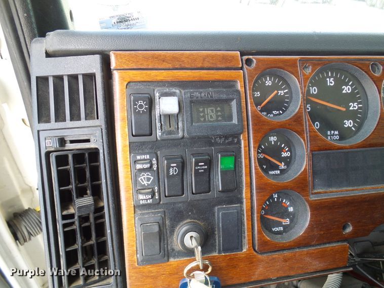 image for item EP9927 2000 Freightliner FL112  RV