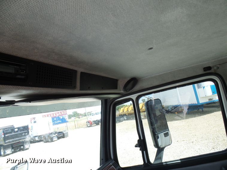 image for item EP9927 2000 Freightliner FL112  RV