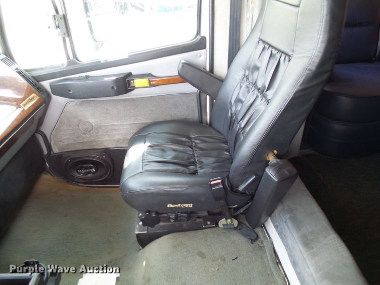 image for item EP9927 2000 Freightliner FL112  RV